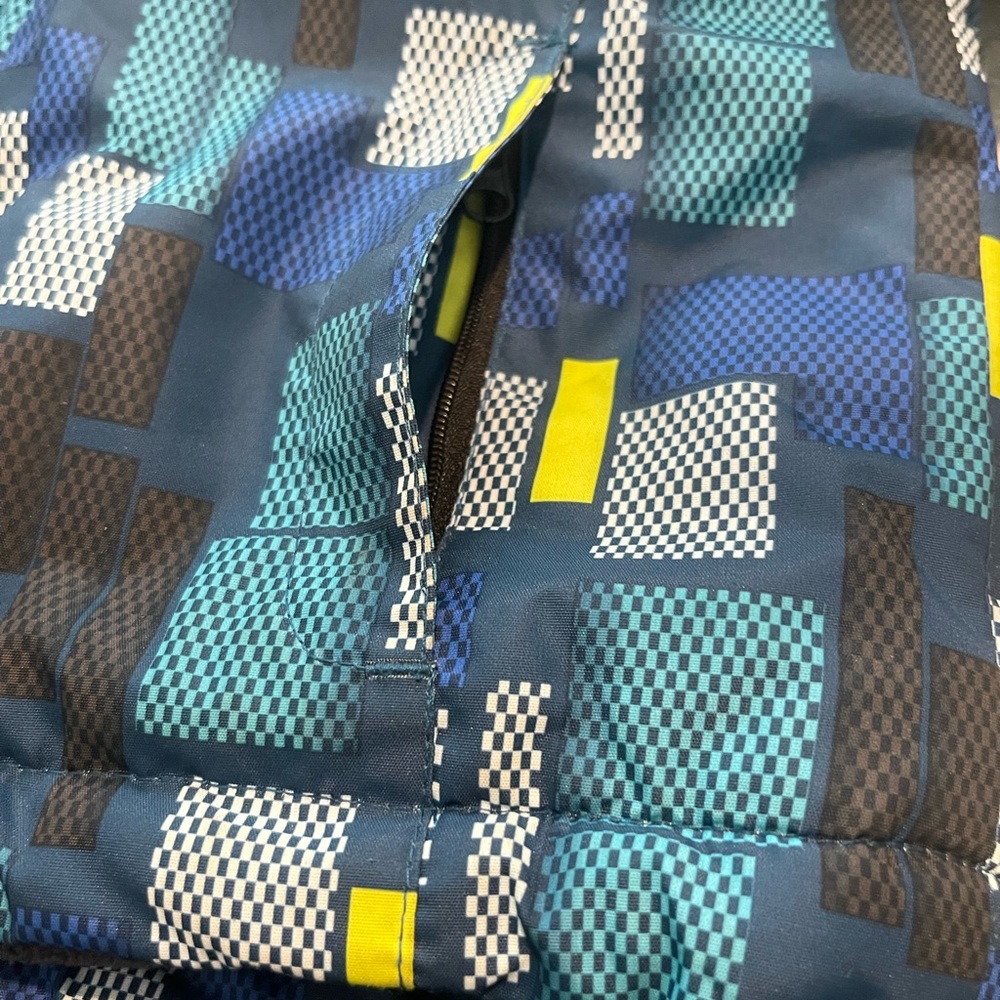 Geometric Patterned Jacket - Picture 4 of 12